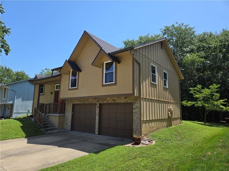 517 Buena Vista Dr, Belton, MO 64012