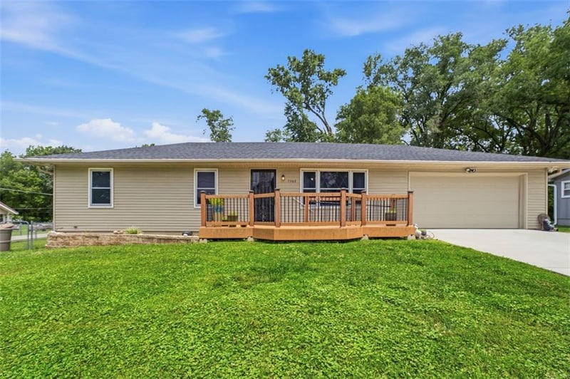 7368 Yecker Ave, Kansas City, KS 66109
