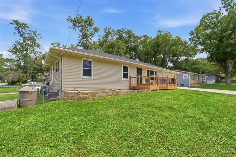 7368 Yecker Ave, Kansas City, KS 66109