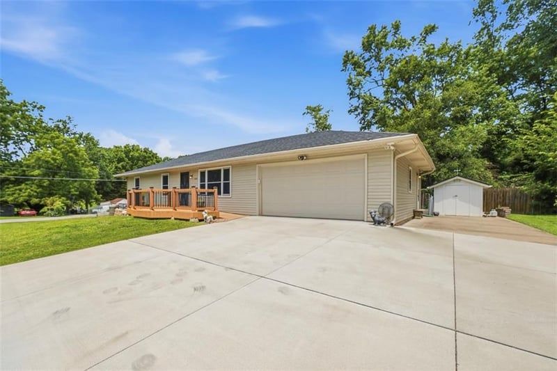 7368 Yecker Ave, Kansas City, KS 66109