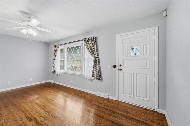 7368 Yecker Ave, Kansas City, KS 66109