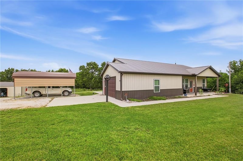 1389 1000th Rd, Urich, MO 64788