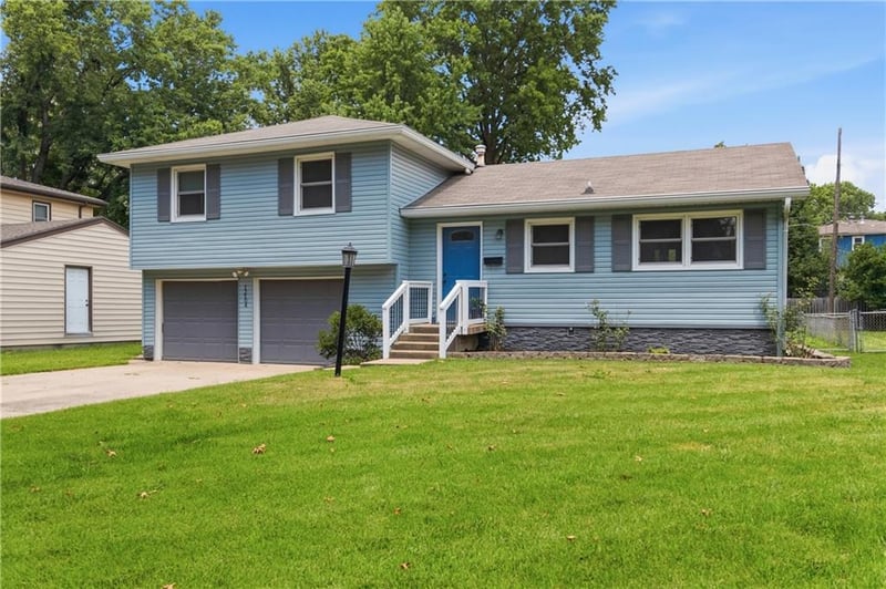 12104 93rd St, Lenexa, KS 66215