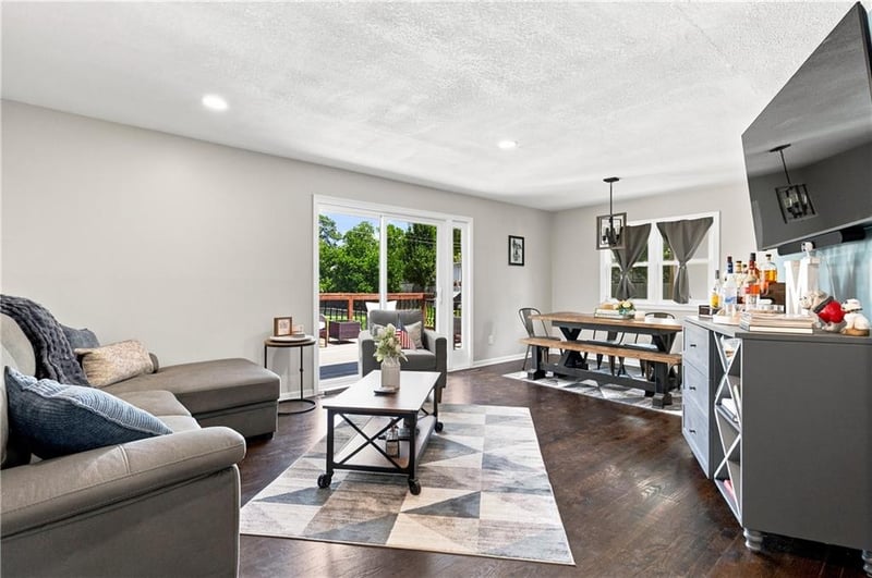 12104 93rd St, Lenexa, KS 66215