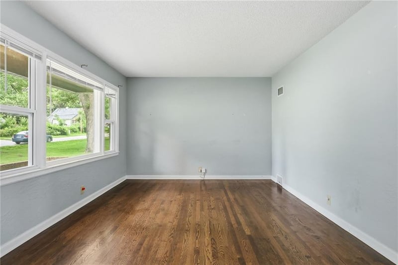 6505 Overton Ave, Raytown, MO 64133