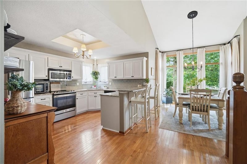 1011 NE 103rd St, Kansas City, MO 64155