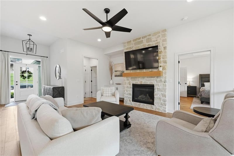 8548 Valley Spring Dr, De Soto, KS 66018