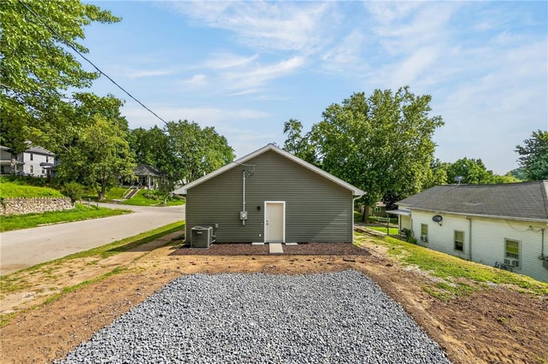 2602 Faraon St, St Joseph, MO 64501