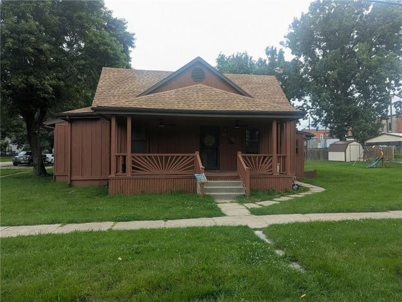 104 4th St, Garden City, MO 64747