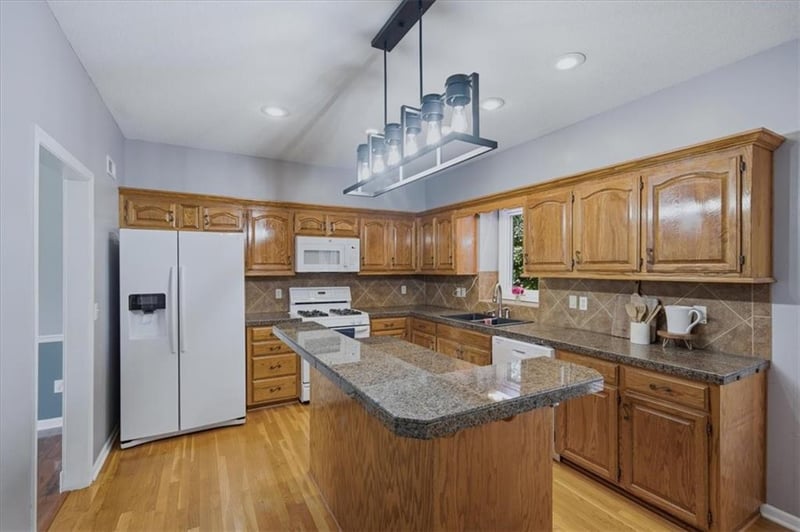 270 SE Sumpter Ct, Lee's Summit, MO 64063