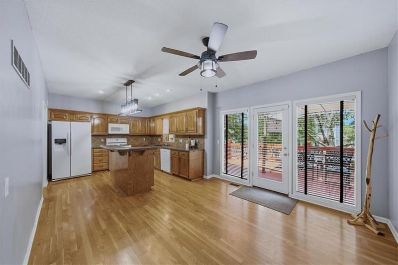270 SE Sumpter Ct, Lee's Summit, MO 64063