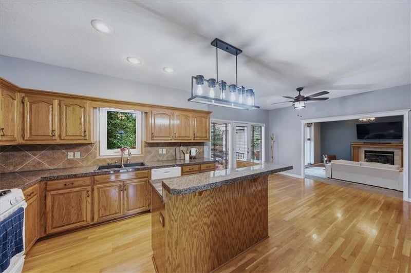 270 SE Sumpter Ct, Lee's Summit, MO 64063