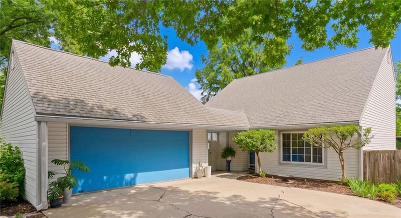 221 Deerfield Ln, Lawrence, KS 66049