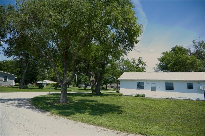 163 6th St, Wellsville, KS 66092