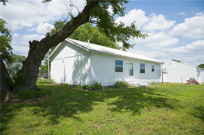 163 6th St, Wellsville, KS 66092