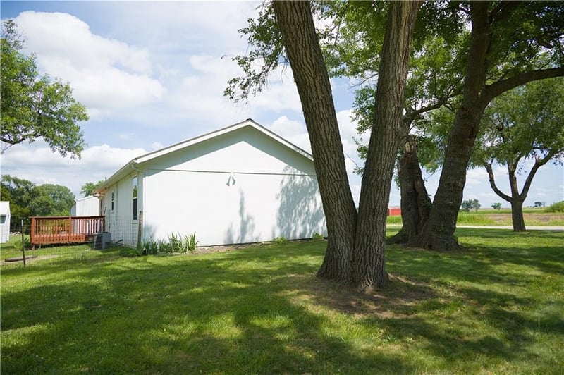 163 6th St, Wellsville, KS 66092