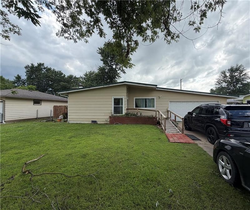 404 Overlook St, Coffeyville, KS 67337