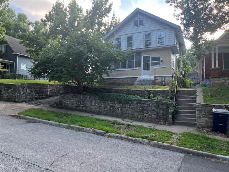 4512 Terrace St, Kansas City, MO 64111