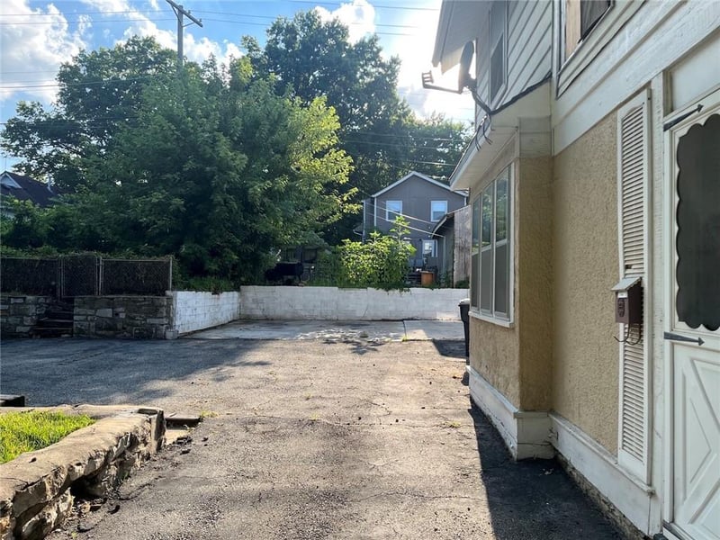 4512 Terrace St, Kansas City, MO 64111