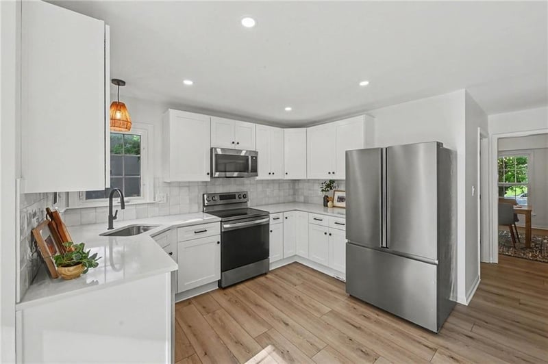 843 S Elk Ln, Bonner Springs, KS 66012