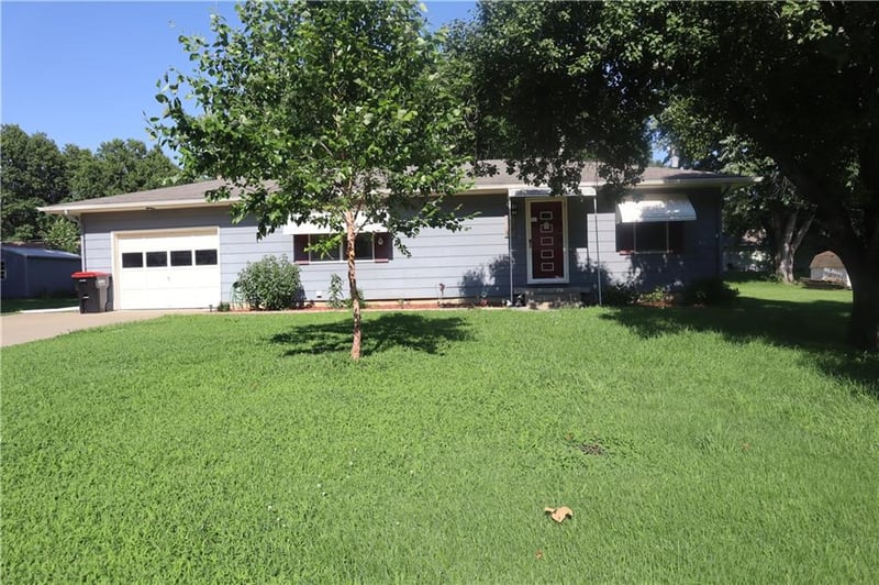126 Orange St, Garnett, KS 66032