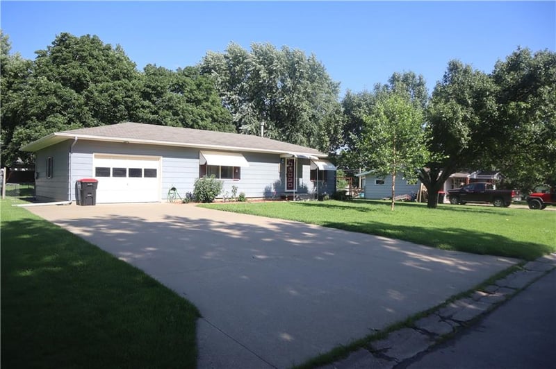 126 Orange St, Garnett, KS 66032