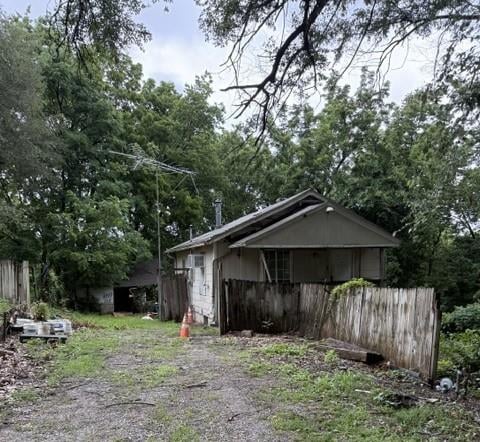 3922 Delavan Ave, Kansas City, KS 66104