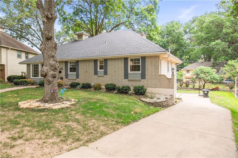 506 Linwood Ter, Independence, MO 64055