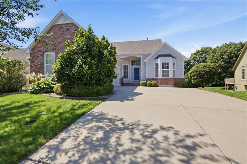 2722 Brentwood Dr, Independence, MO 64055
