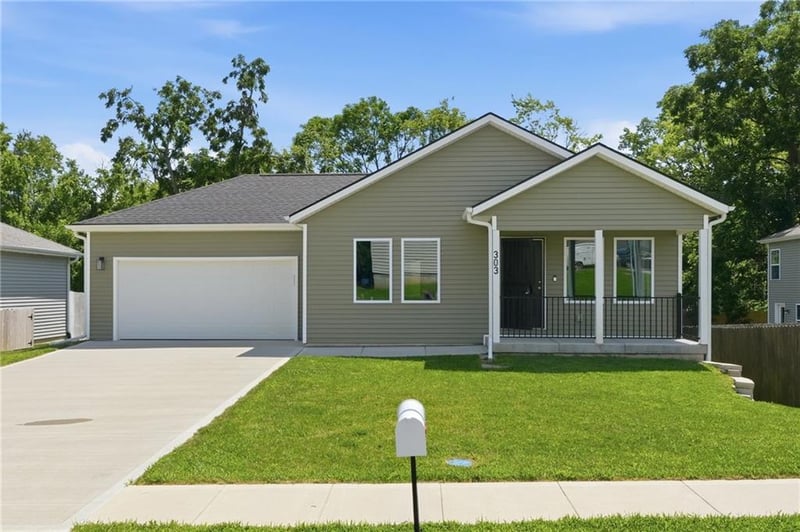 303 Lexington St, Harrisonville, MO 64701