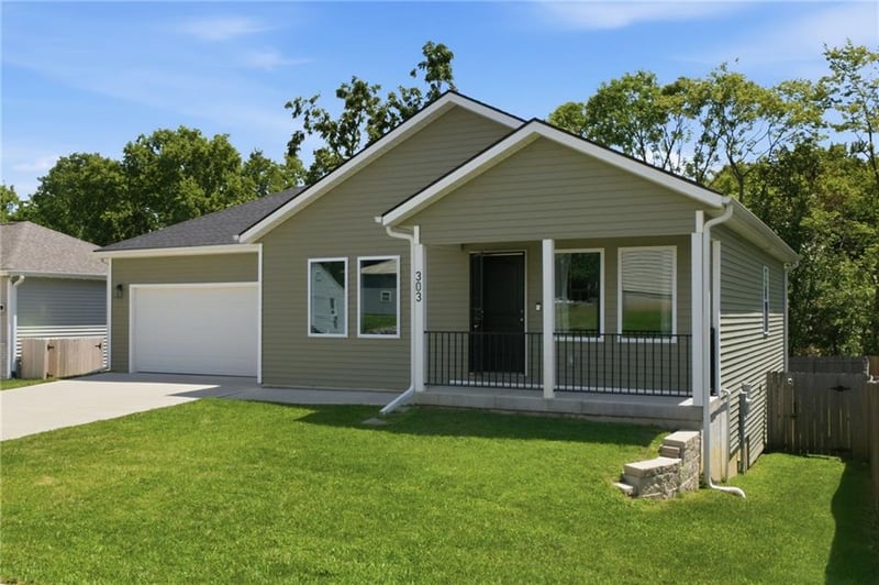 303 Lexington St, Harrisonville, MO 64701