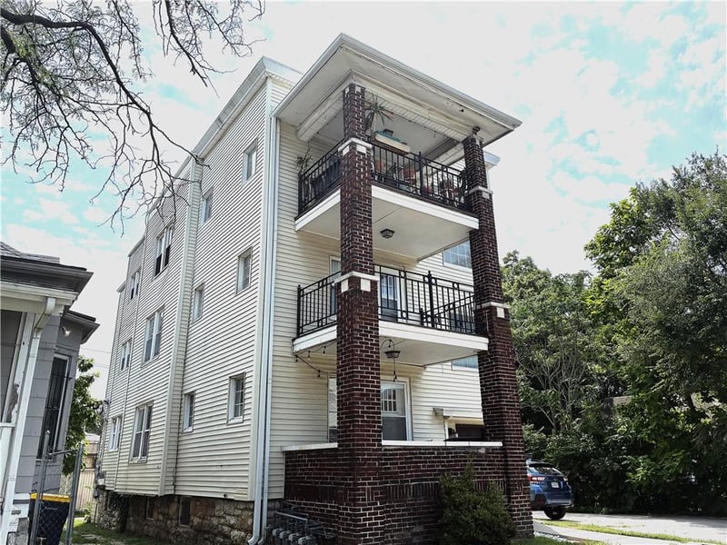 3241 Gillham Rd, Kansas City, MO 64109