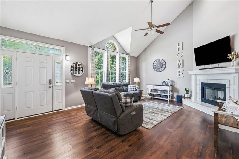 17320 156th Ter, Olathe, KS 66062