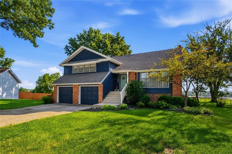 416 Persimmon Dr, Olathe, KS 66061