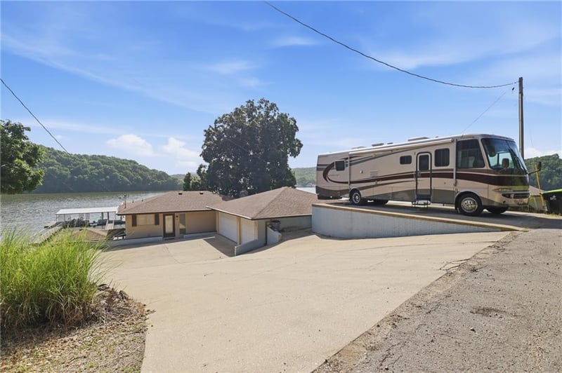 1166 Fowlers Point, Camdenton, MO 65020