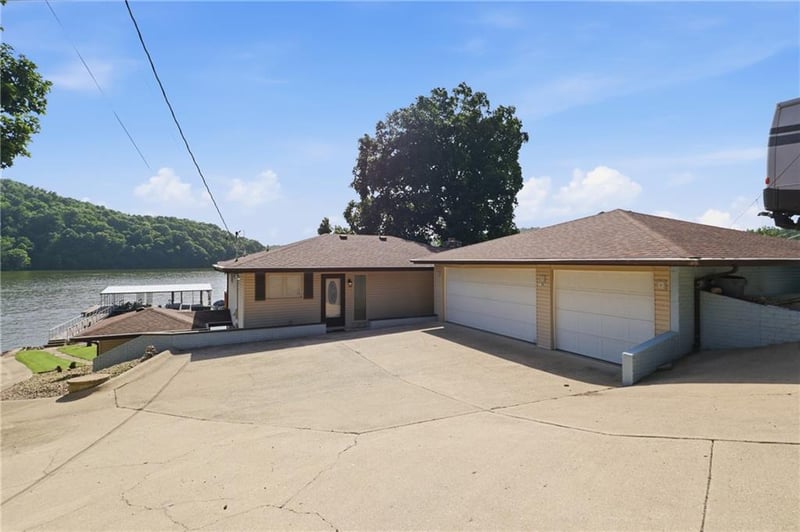 1166 Fowlers Point, Camdenton, MO 65020