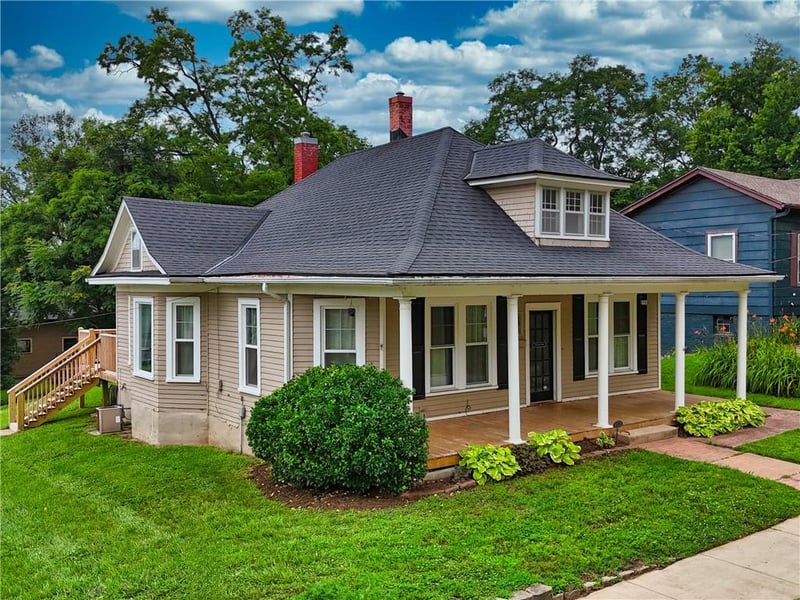 603 Walnut St, Weston, MO 64098