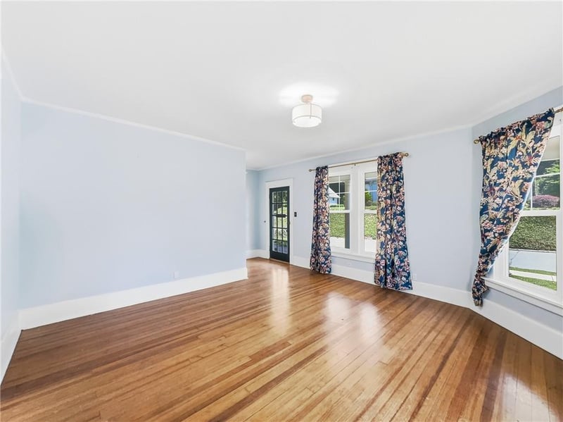 603 Walnut St, Weston, MO 64098