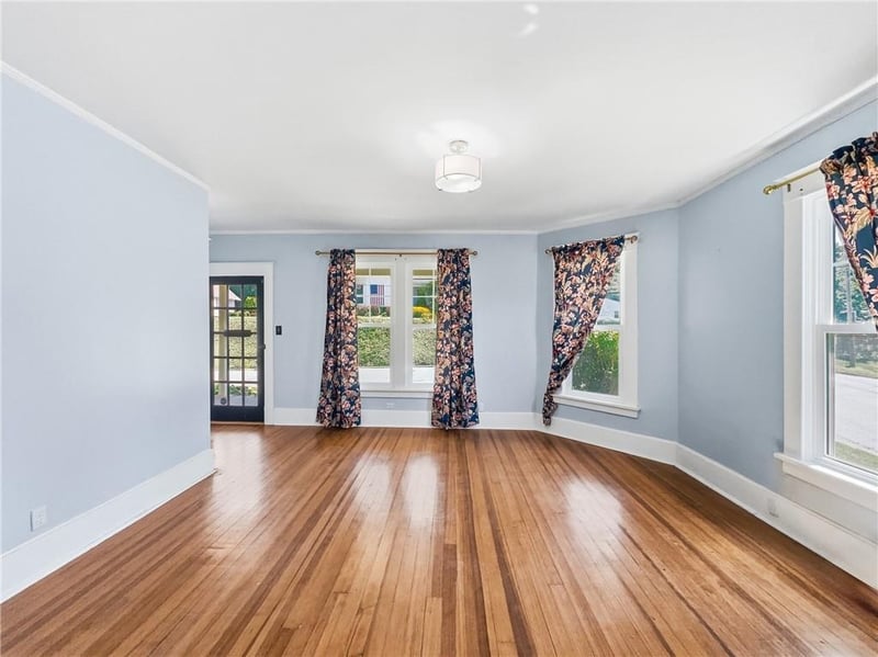 603 Walnut St, Weston, MO 64098