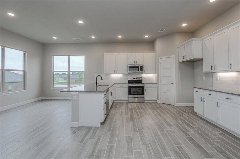25241 92nd Ter, Lenexa, KS 66227
