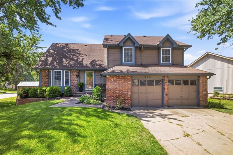 16003 139th St, Olathe, KS 66062