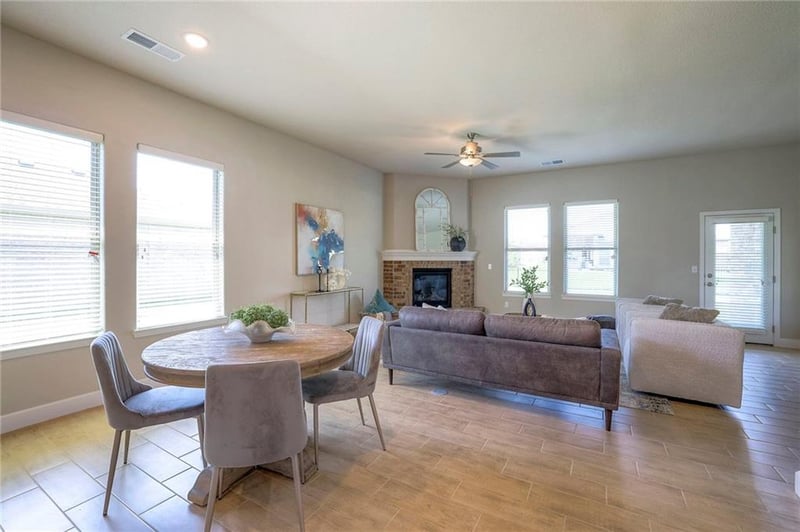 25259 92nd Ter, Lenexa, KS 66227