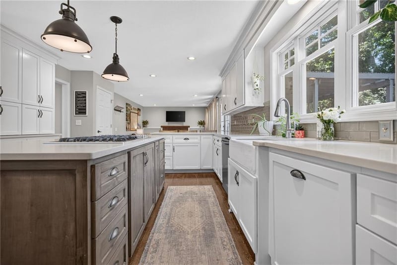 22413 W 53 St, Shawnee, KS 66226