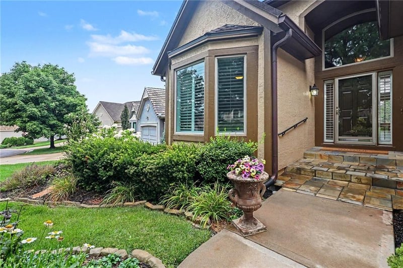 20306 99th Ter, Lenexa, KS 66220
