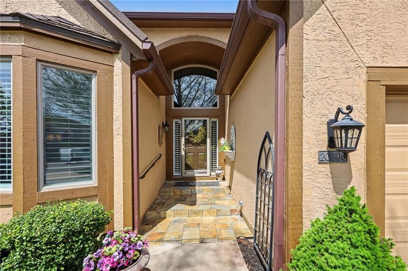 20306 99th Ter, Lenexa, KS 66220