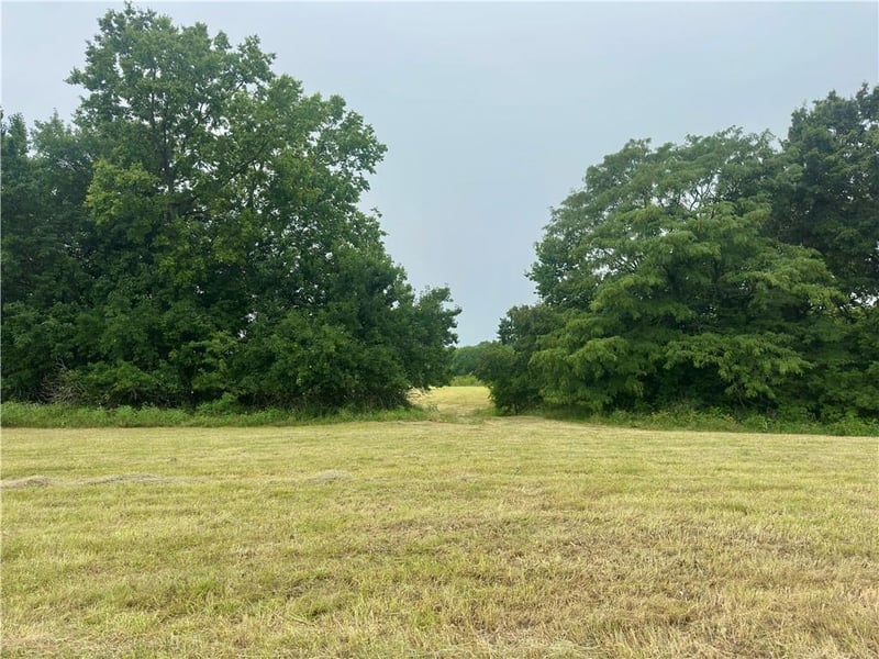 45101 N Hw, Creighton, MO 64739