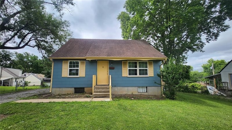 7703 50th St, Kansas City, MO 64129