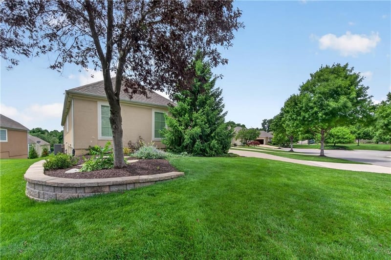11644 Carriage Rd, Olathe, KS 66062