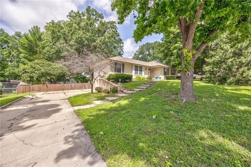 2504 14th St, Leavenworth, KS 66048