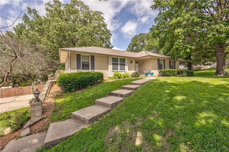 2504 14th St, Leavenworth, KS 66048